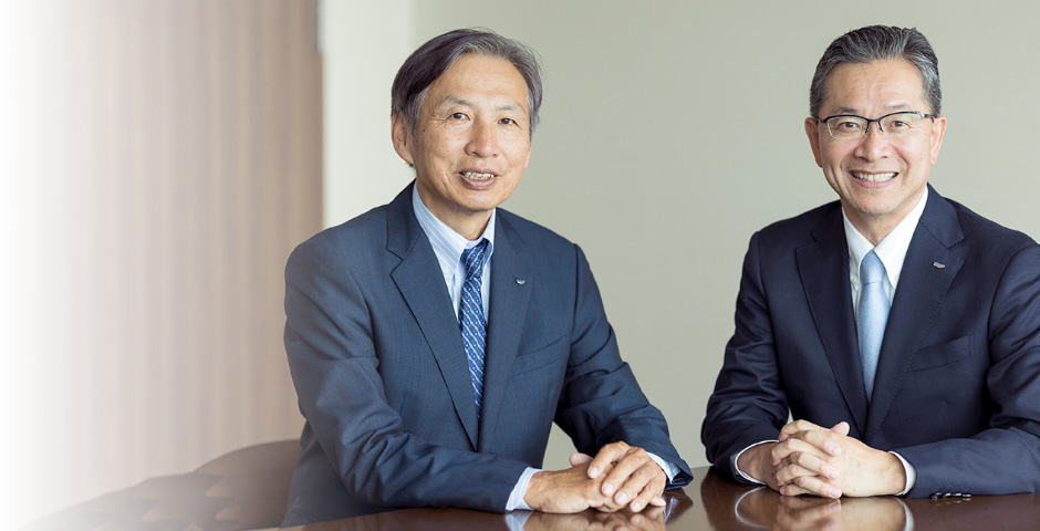 代表取締役会長 山田邦雄（左）代表取締役社長 瀬木英俊（右）