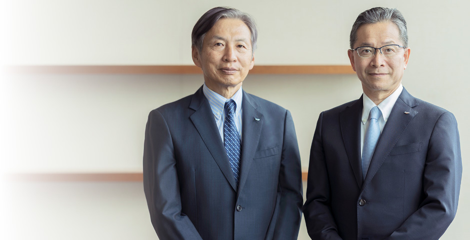 代表取締役会長 山田邦雄（左）代表取締役社長 瀬木英俊（右）